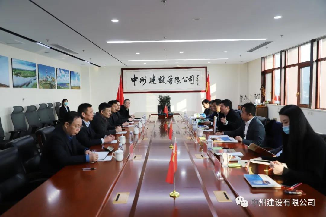 大唐河南清潔能源有限責(zé)任公司總經(jīng)理王永民、金風(fēng)科技集團(tuán)國(guó)內(nèi)營(yíng)銷中心副總經(jīng)理韓明剛一行到我司參觀考察